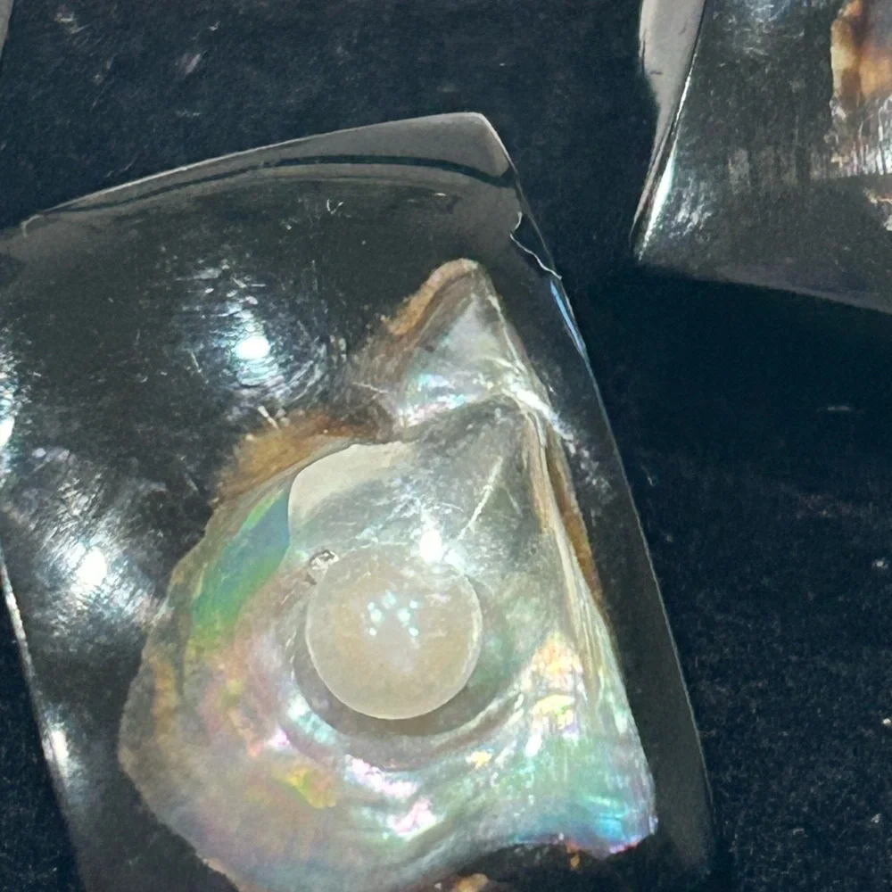 Men’s Vintage Pearl in Oyster Shell Cuff Links and Tie Clip